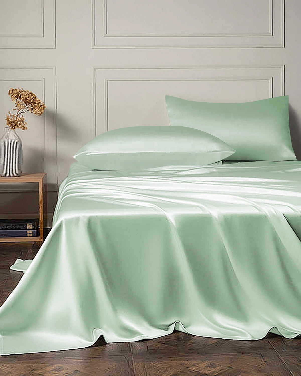 Luxurious 4-piece Silk Bedding Set Including Fat and Fitted Sheets, Light Green