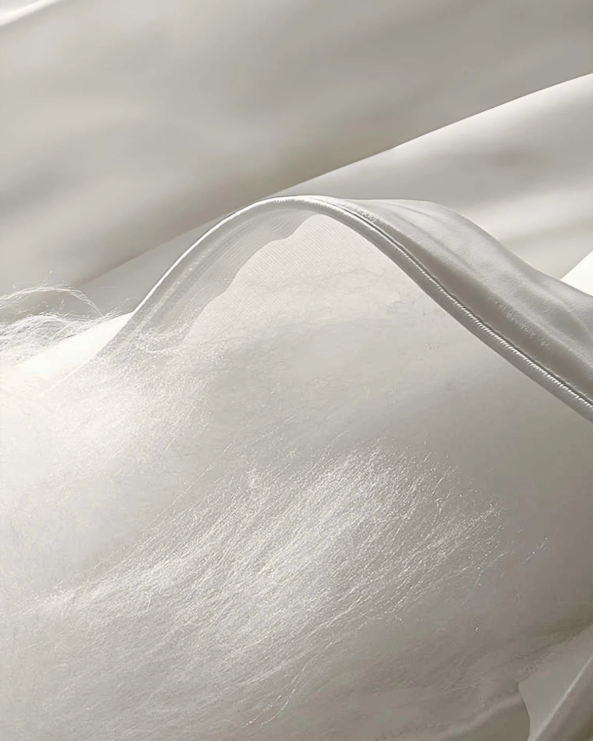 Mulberry Silk Comforter with Silk Shell, White