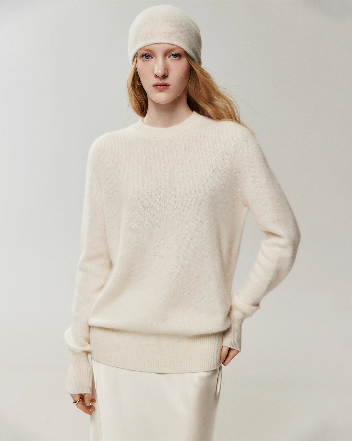 100% Cashmere Relaxed Ribbed Crewneck Sweater