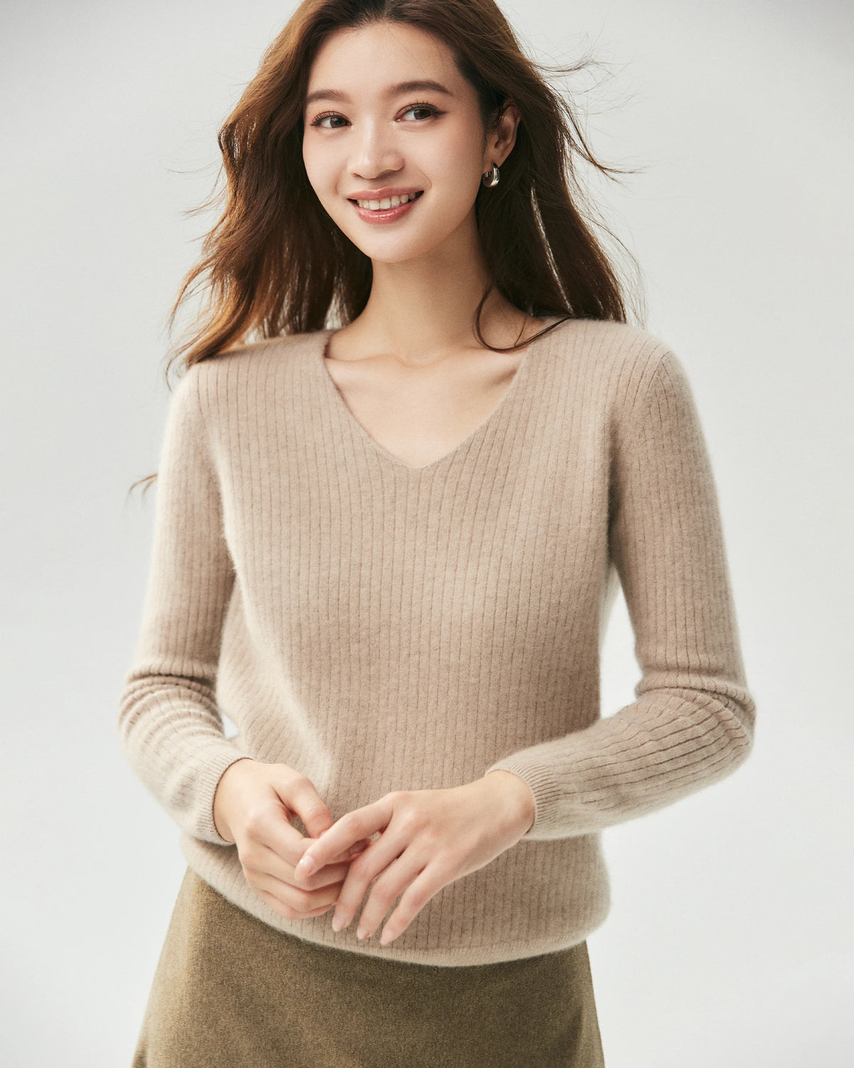 100% Cashmere V-Neck Ribbed Knit Sweater