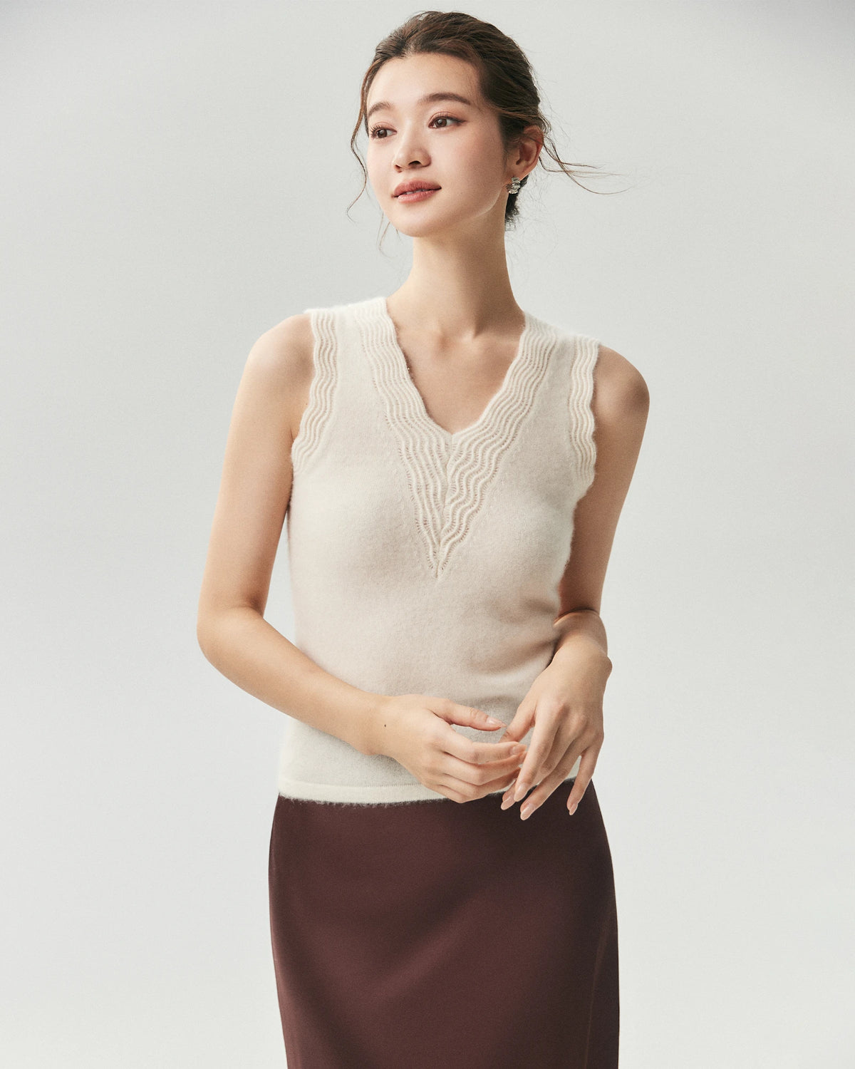 Pure Cashmere Scalloped V-Neck Knit Vest